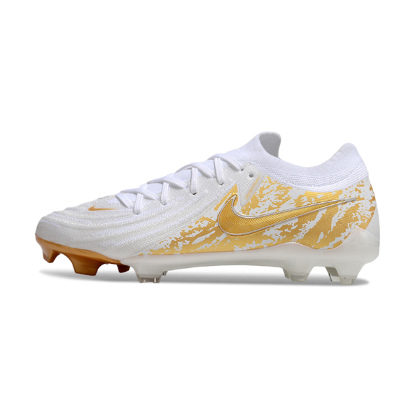 Botas de fútbol Nike Phantom GX2 Elite FG para terreno firme, color blanco y dorado