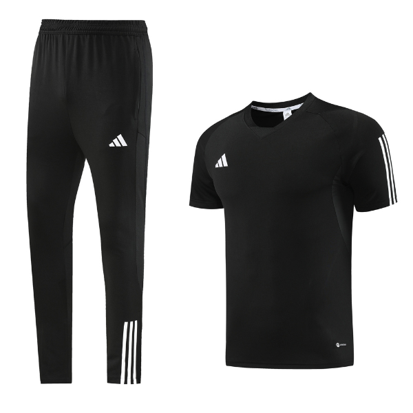 Conjunto de entrenamiento Adidas negro de camiseta y pantalón