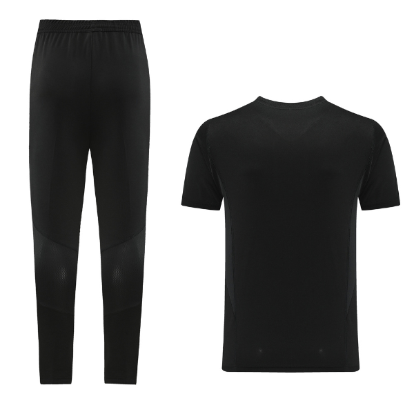 Conjunto de entrenamiento Adidas negro de camiseta y pantalón