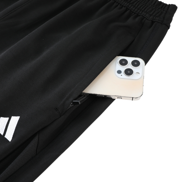 Conjunto de entrenamiento Adidas negro de camiseta y pantalón