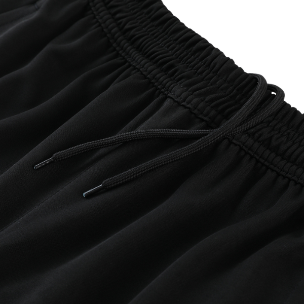 Conjunto de entrenamiento Adidas negro de camiseta y pantalón