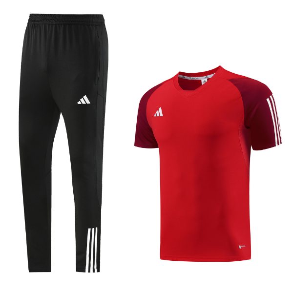 Conjunto de entrenamiento rojo Adidas, camiseta y pantalón