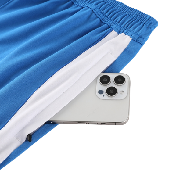 Conjunto de entrenamiento azul claro de Adidas: camiseta y pantalones cortos