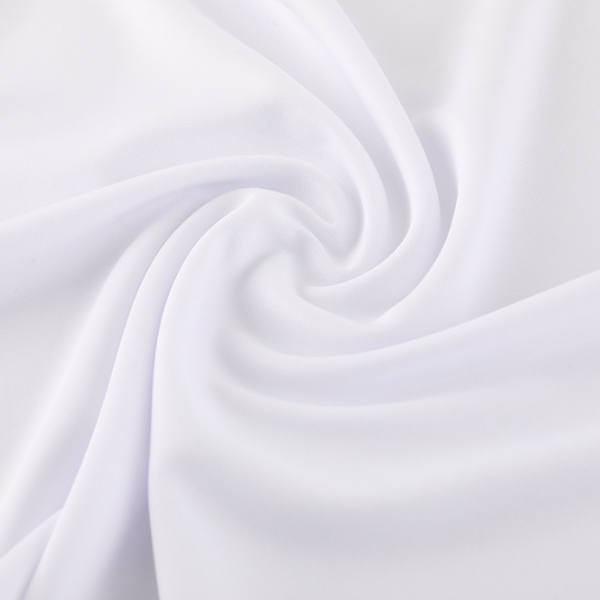 Conjunto de entrenamiento Adidas blanco y negro con camiseta y pantalones cortos