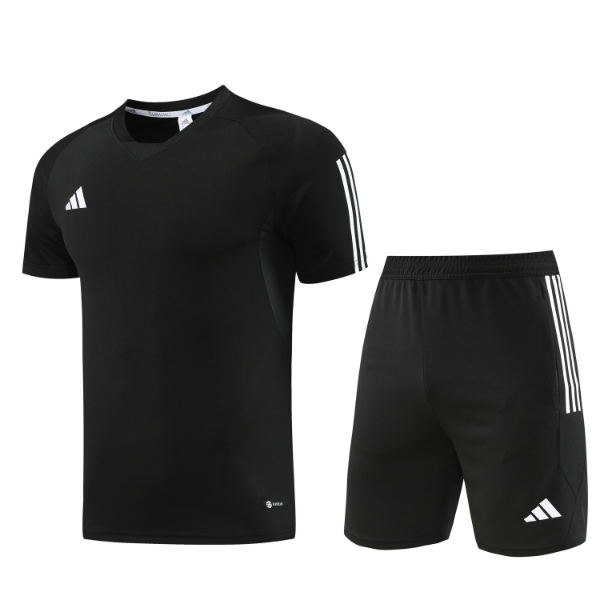 Conjunto de entrenamiento Adidas negro con camiseta y pantalones cortos
