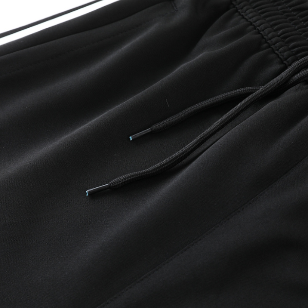 Conjunto de entrenamiento rojo Adidas: camiseta y pantalones cortos