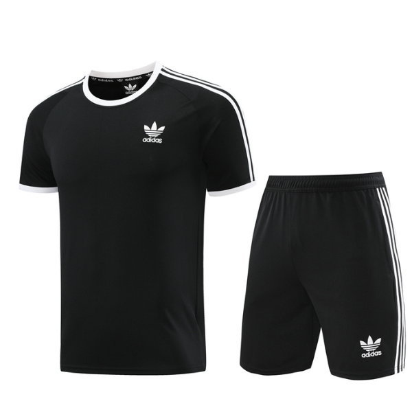 Conjunto de entrenamiento Adidas en blanco y negro con camiseta y pantalones cortos