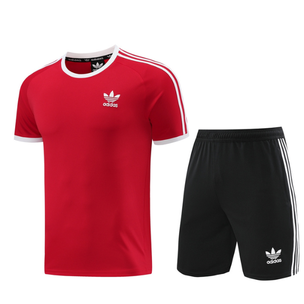 Conjunto de entrenamiento rojo Adidas: camiseta y pantalones cortos