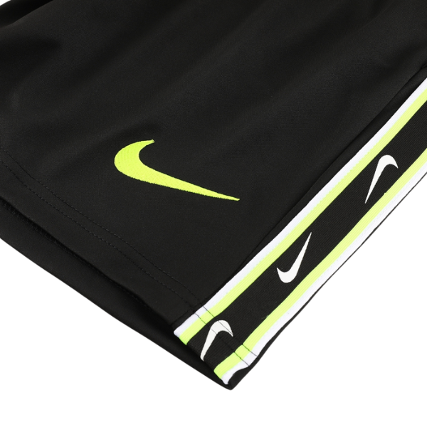 Conjunto de entrenamiento Nike en negro y verde: camiseta y pantalones cortos
