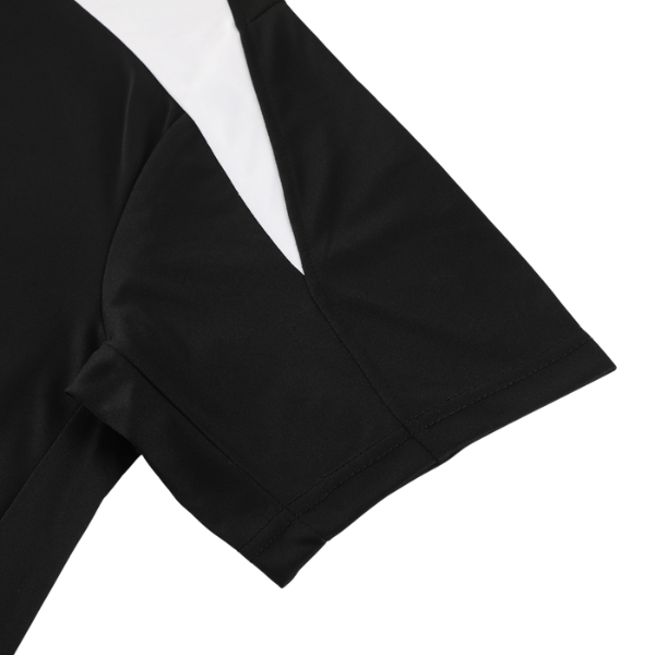 Conjunto de entrenamiento Adidas en blanco y negro con camiseta y pantalones cortos