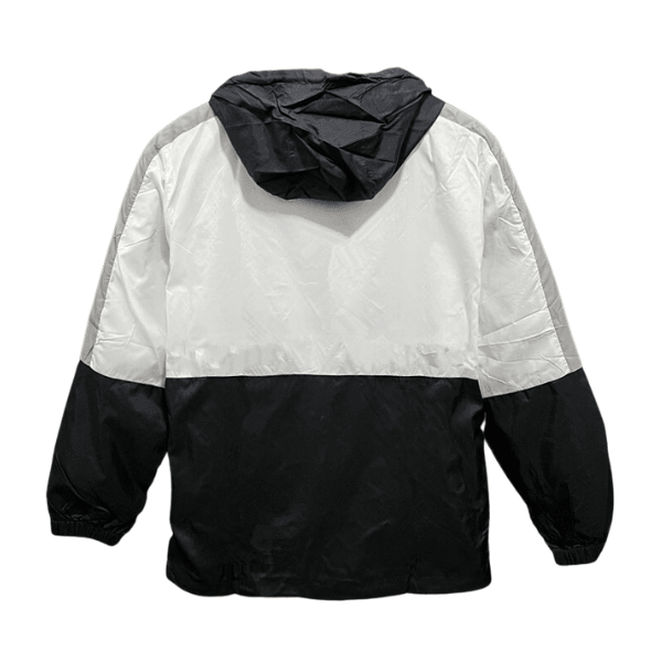 Chaqueta cortavientos Nike blanca y negra