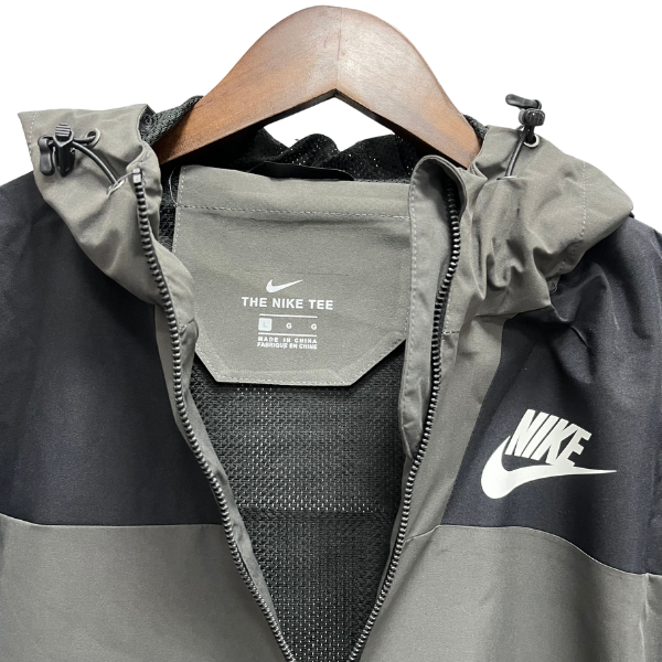 Chaqueta cortavientos Nike verde y negra