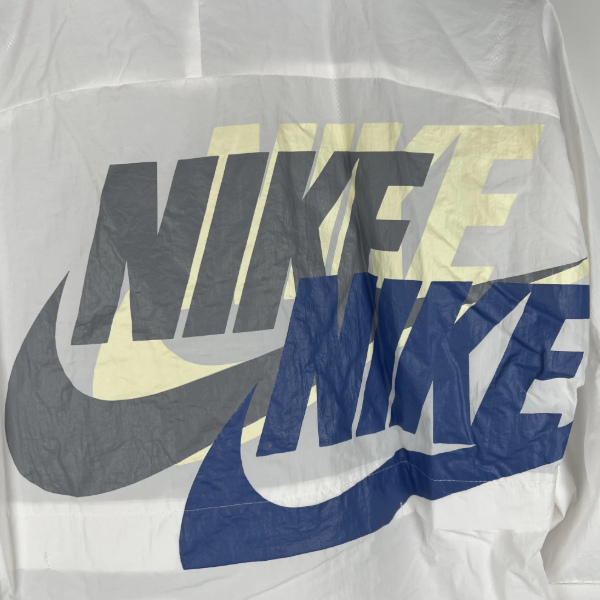 Chaqueta cortavientos blanca Nike