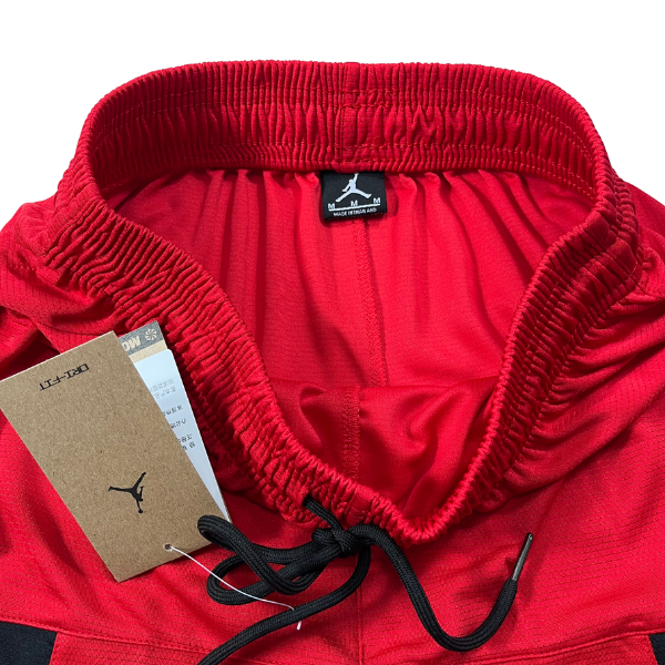 Pantalones cortos Jordan rojos y negros