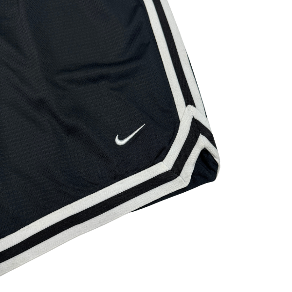 Pantalones cortos Nike en blanco y negro