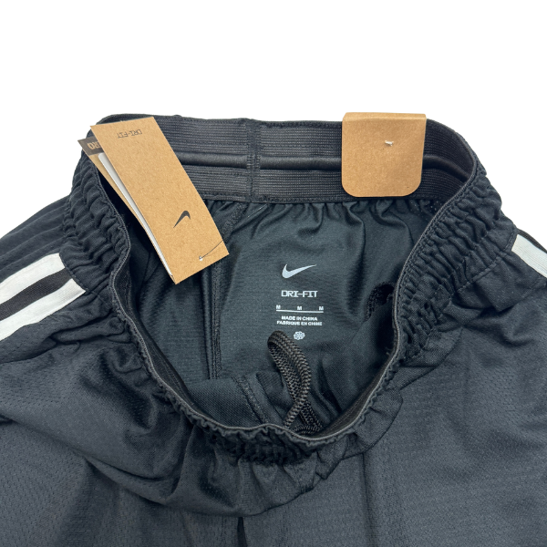 Pantalones cortos Nike en blanco y negro
