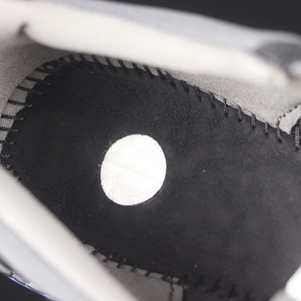 Zapatillas de running Adidas Ultraboost Light negras y grises