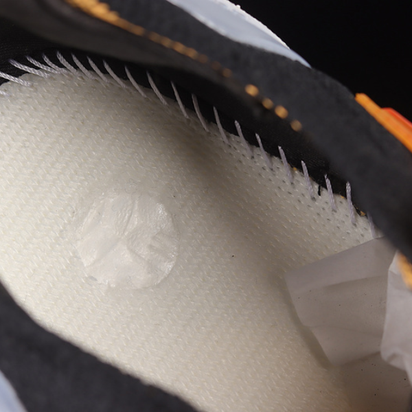 Zapatillas de running Adidas Ultraboost Light negras y moradas