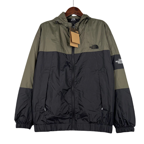 Chaqueta cortavientos verde y negra de The North Face