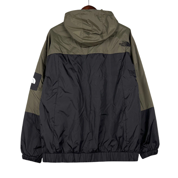 Chaqueta cortavientos verde y negra de The North Face