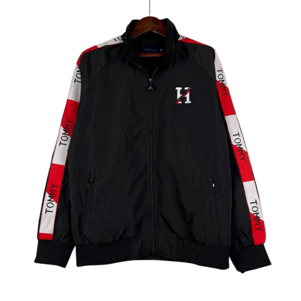 Chaqueta cortavientos Tommy Hilfiger negra, blanca y roja