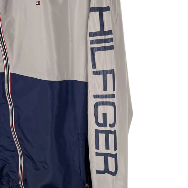 Chaqueta cortavientos gris y azul de Tommy Hilfiger