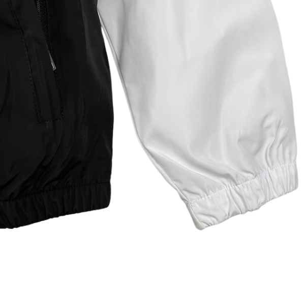 Chaqueta cortavientos blanca y negra de Tommy Hilfiger