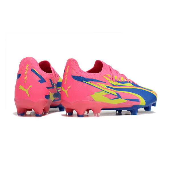 Botas de fútbol Puma Ultra Ultimate rosa y amarillo para terreno firme FG