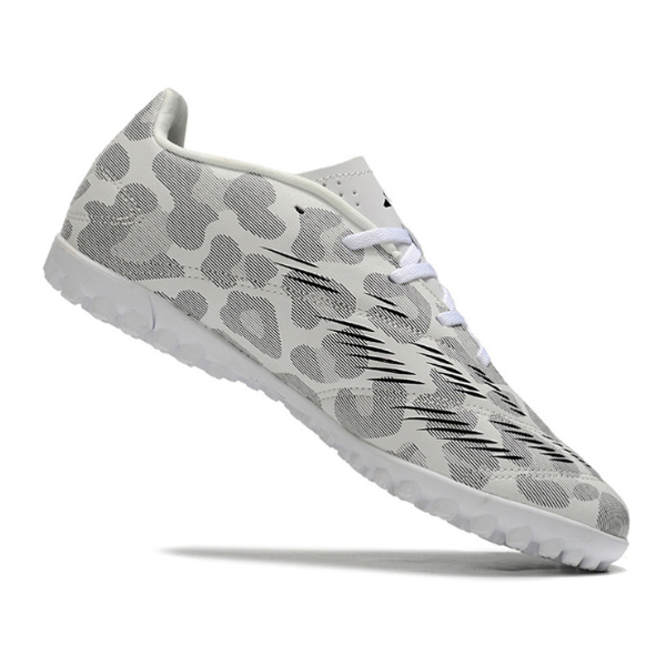 Botas de fútbol Adidas Predator 30 Club Turf TF blancas y doradas