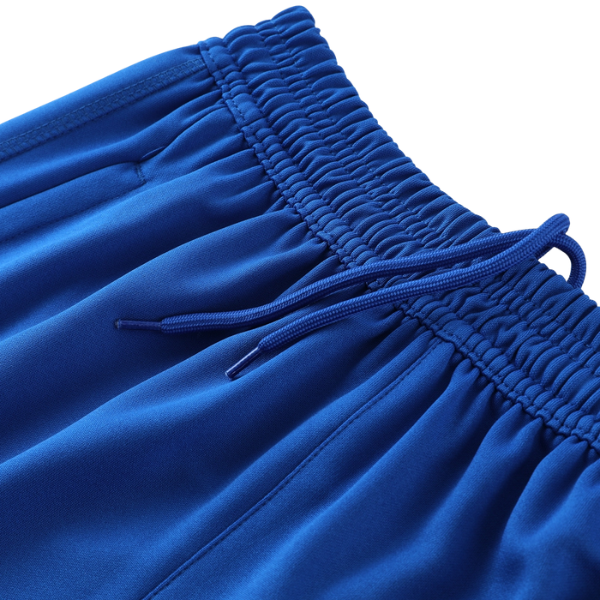 Conjunto de entrenamiento azul claro de Adidas, camiseta y pantalón