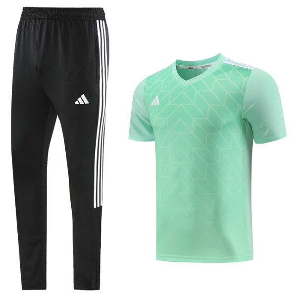 Conjunto de entrenamiento Adidas Training verde claro, camiseta y pantalón