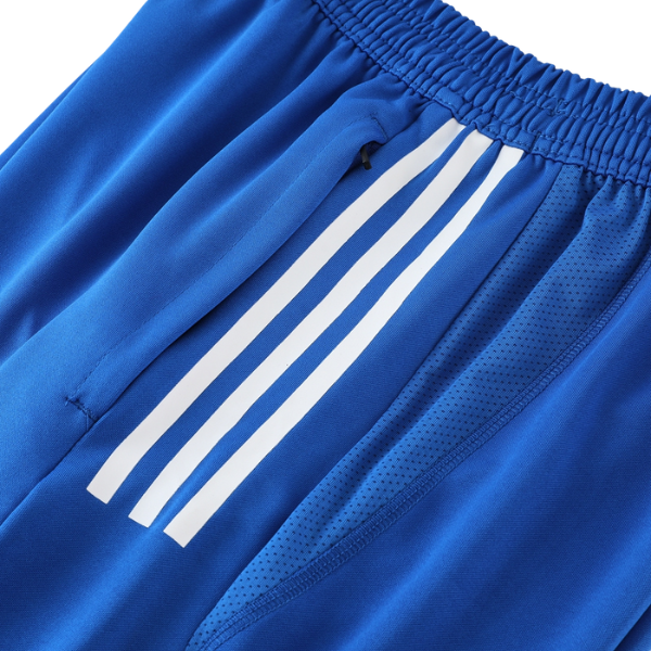 Conjunto de entrenamiento azul claro de Adidas: camiseta y pantalones cortos 