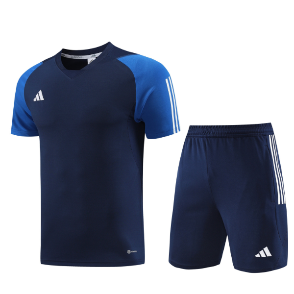 Conjunto de entrenamiento Adidas azul oscuro con camiseta y pantalones cortos 