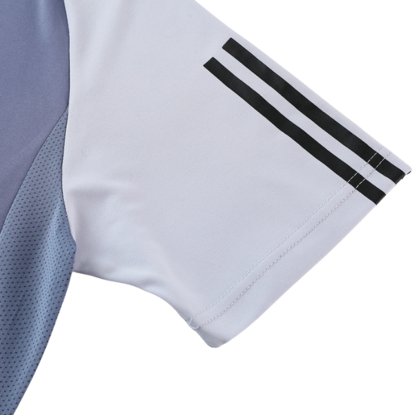 Conjunto de entrenamiento gris Adidas: camiseta y pantalones cortos 