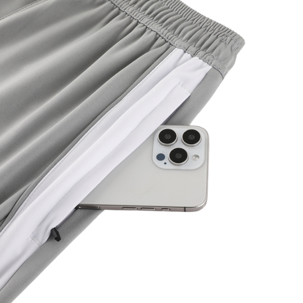 Conjunto de entrenamiento Adidas gris y blanco: camiseta y pantalones cortos 