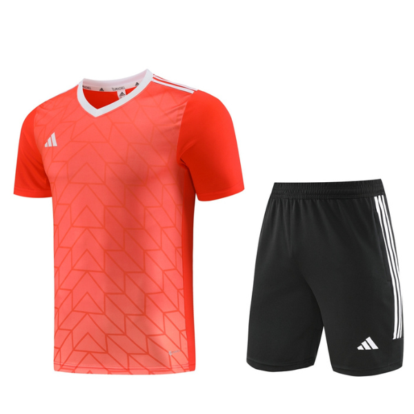 Conjunto de entrenamiento Adidas naranja y negro con camiseta y pantalones cortos 
