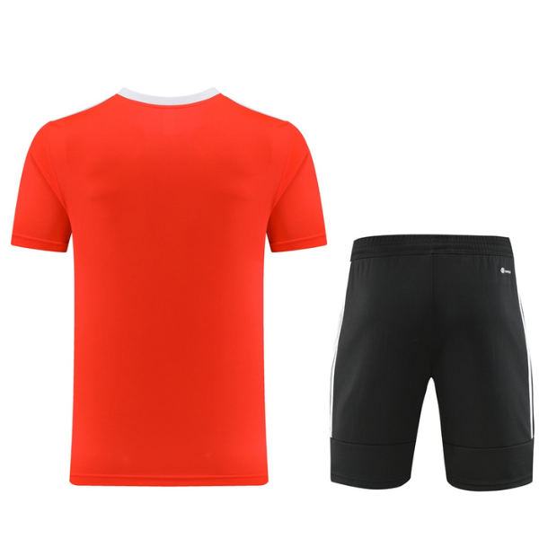 Conjunto de entrenamiento Adidas naranja y negro con camiseta y pantalones cortos 