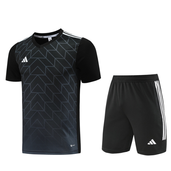 Conjunto de entrenamiento Adidas negro con camiseta y pantalones cortos 