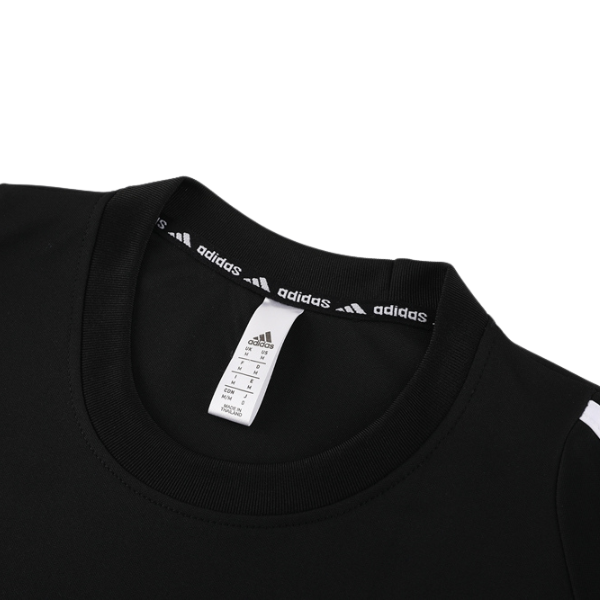 Conjunto de entrenamiento Adidas en blanco y negro con camiseta y pantalones cortos 