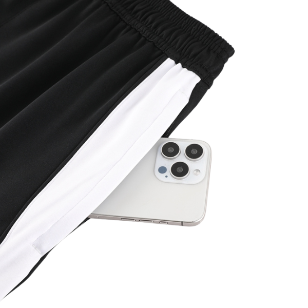 Conjunto de entrenamiento Adidas en blanco y negro con camiseta y pantalones cortos 