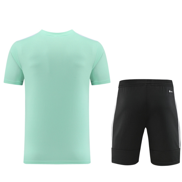 Conjunto de entrenamiento Adidas verde claro con camiseta y pantalones cortos 