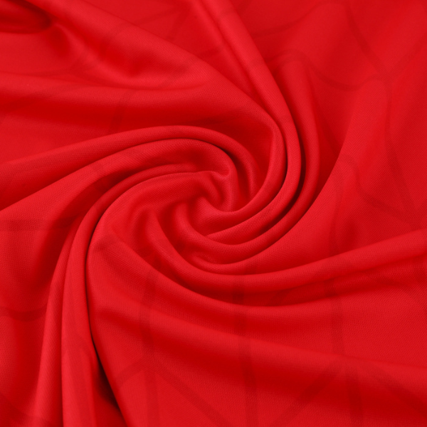 Conjunto de entrenamiento Adidas rojo y negro: camiseta y pantalones cortos 