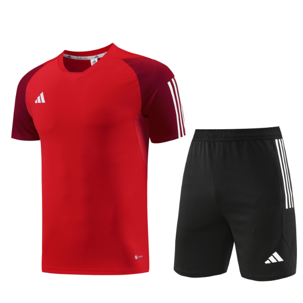 Conjunto de entrenamiento rojo Adidas: camiseta y pantalones cortos 
