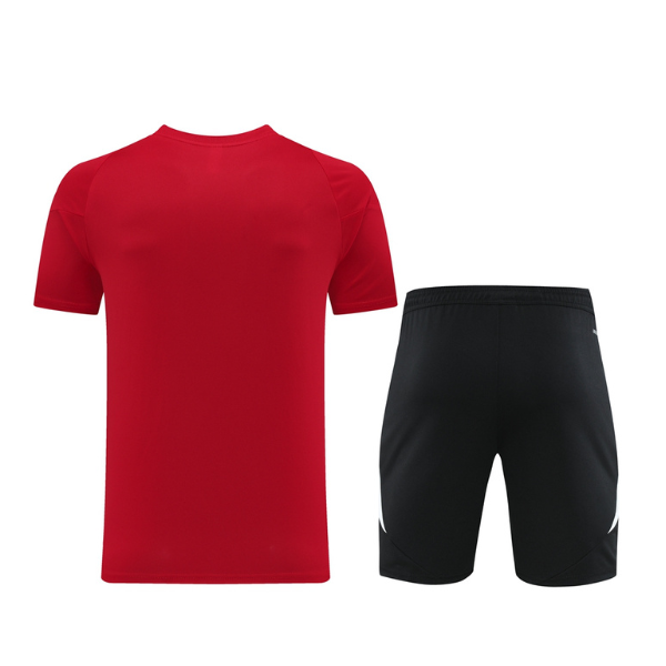 Conjunto de entrenamiento Adidas rojo y negro: camiseta y pantalones cortos 