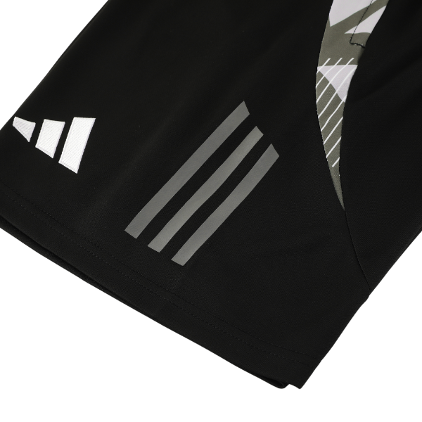 Conjunto de entrenamiento Adidas Green de camiseta y pantalones cortos 