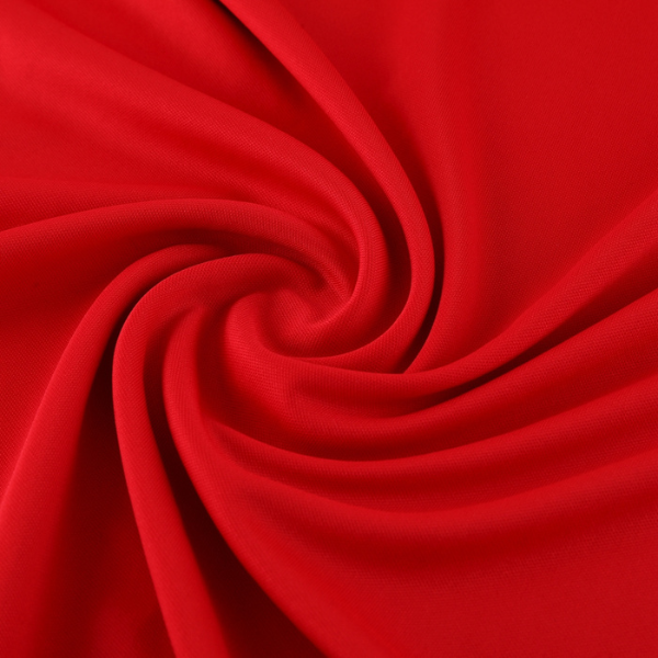 Conjunto de entrenamiento rojo Adidas: camiseta y pantalones cortos 