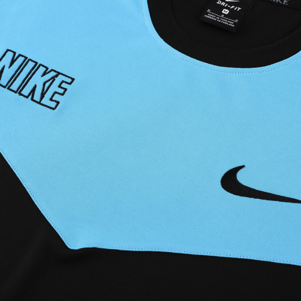 Conjunto de entrenamiento Nike azul y negro: camiseta y pantalones cortos
