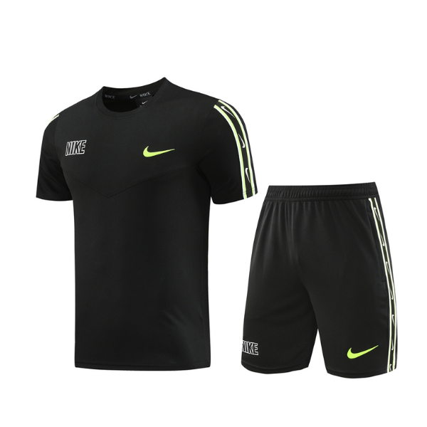 Conjunto de entrenamiento Nike en negro y verde: camiseta y pantalones cortos