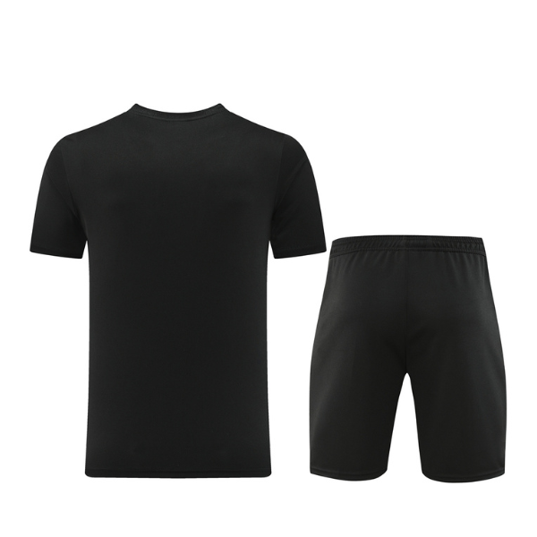 Conjunto de entrenamiento Nike en negro y verde: camiseta y pantalones cortos