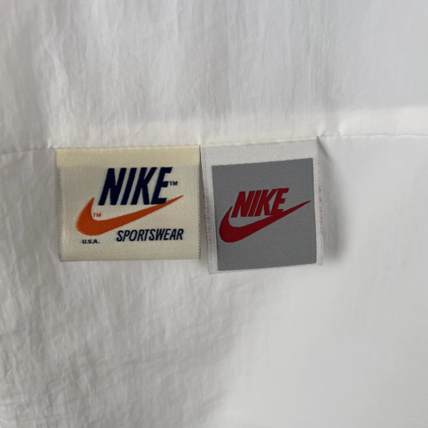 Chaqueta cortavientos blanca Nike 